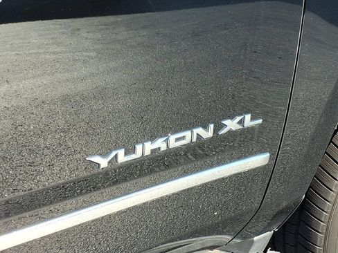 Used 2019 GMC Yukon XL SLT w/ Premium Edition AWD/4WD image 9