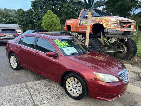Used 2012 Chrysler 200 LX FWD image 2