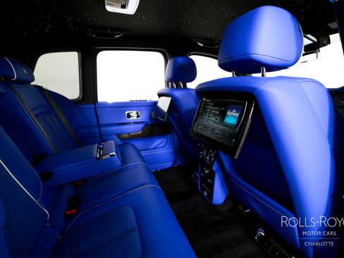 Used 2024 Rolls-Royce Cullinan Black Badge image 31