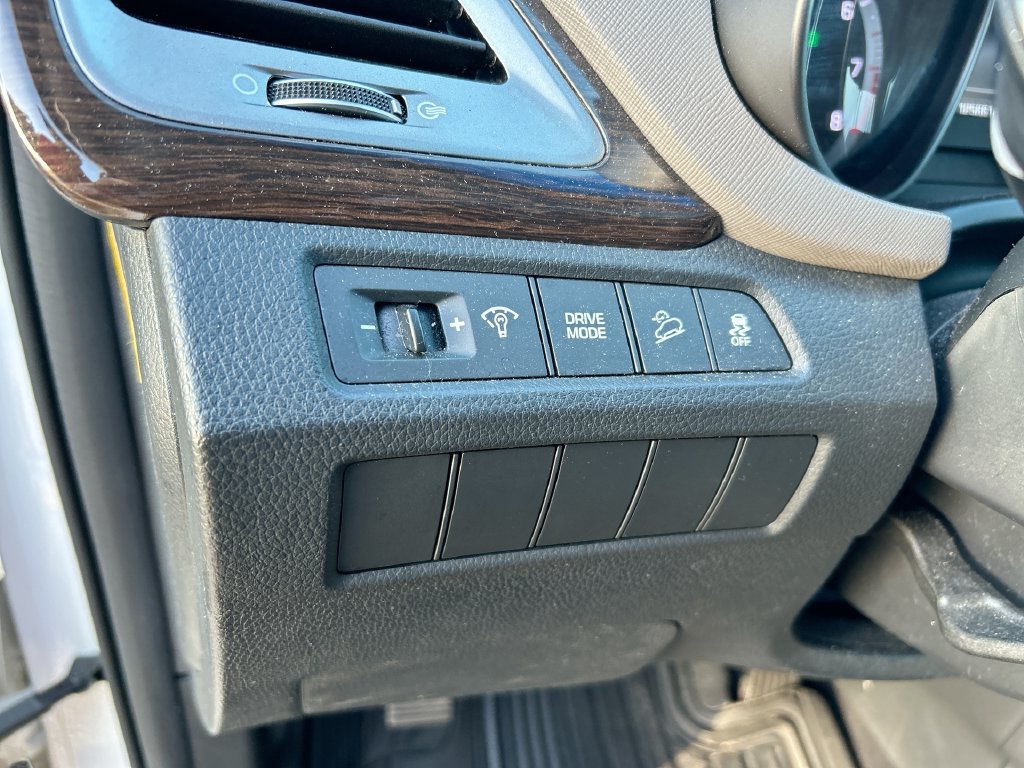 Used 2017 Hyundai Santa Fe SE FWD image 14