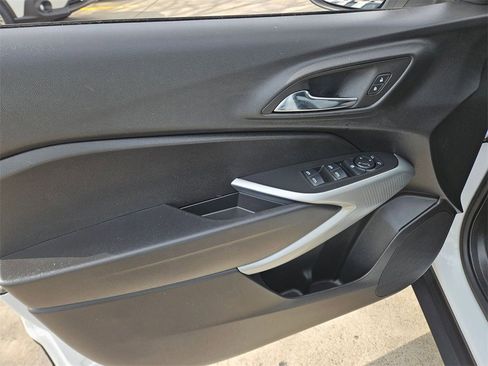 Used 2025 Chevrolet Trax LS image 14