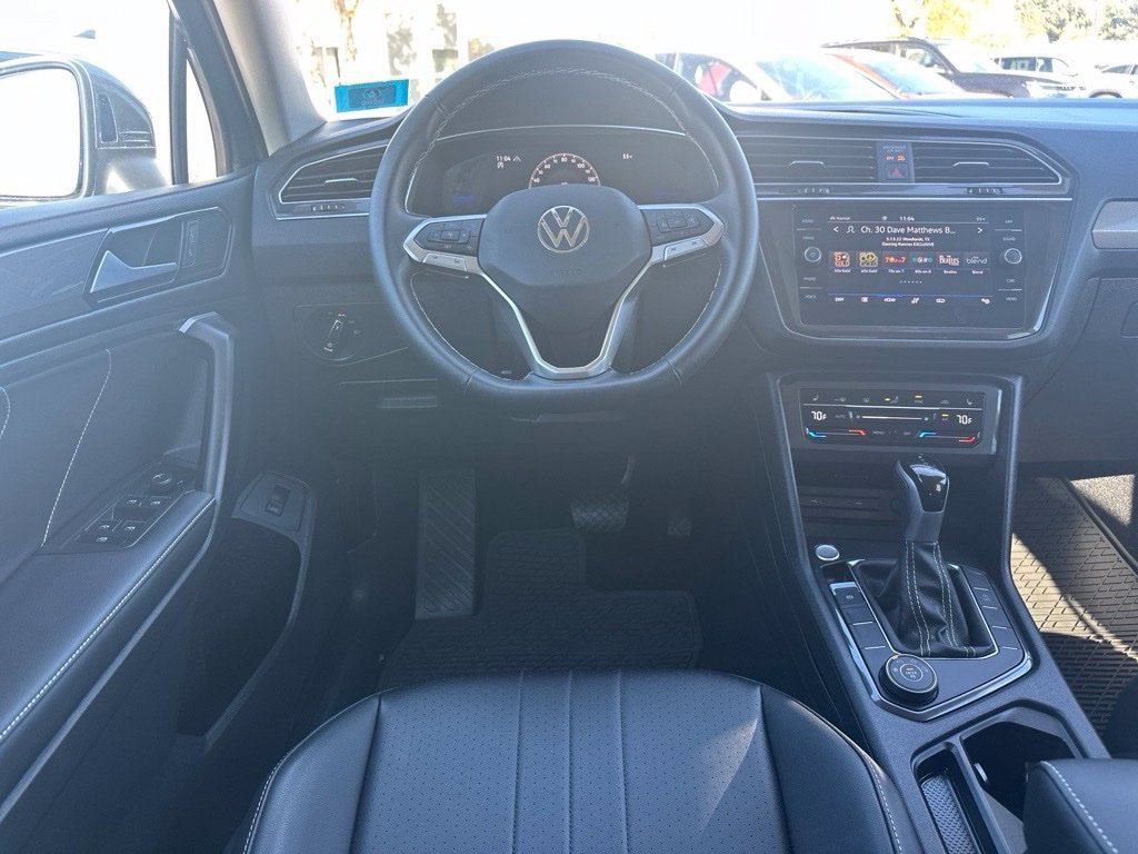 Used 2024 Volkswagen Tiguan SE AWD/4WD image 17