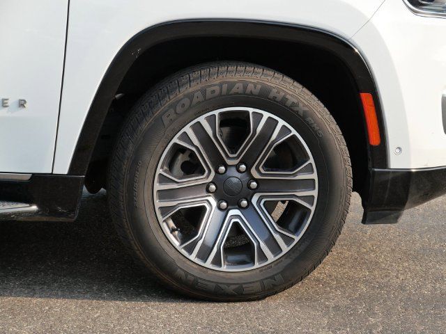 Used 2024 Jeep Wagoneer Series II w/ Flexible Seating Group AWD/4WD image 7