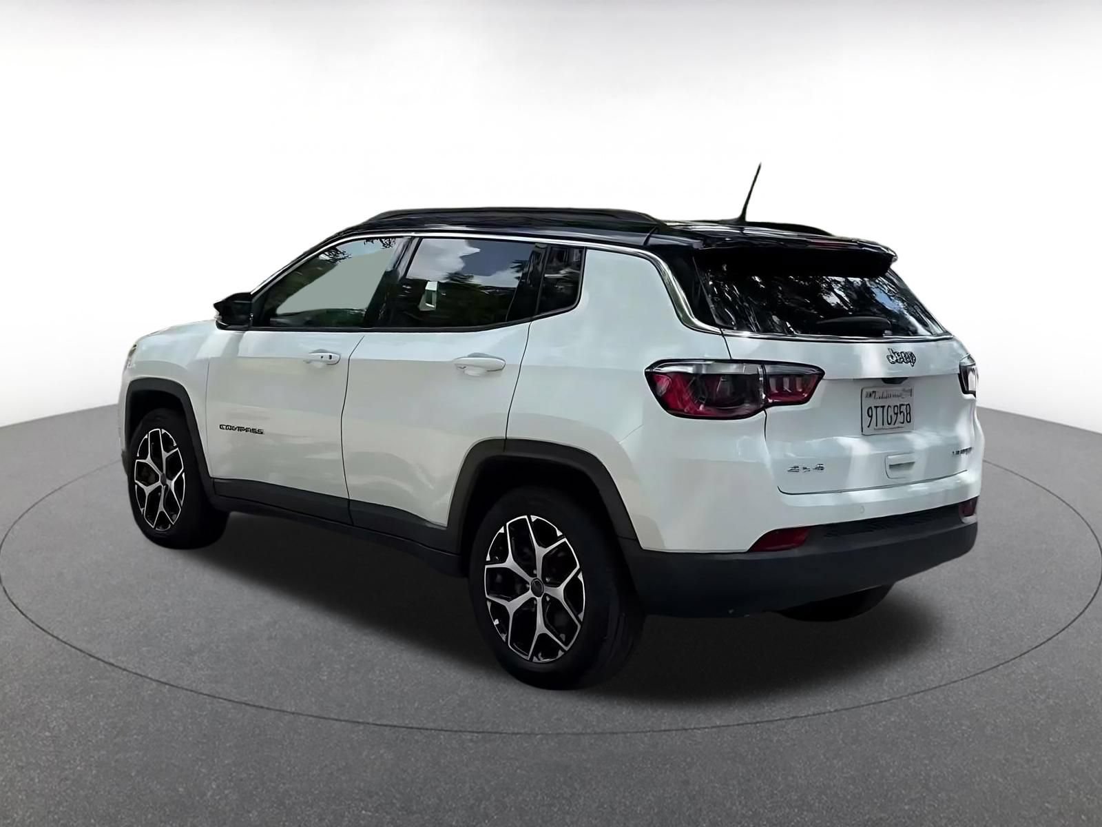Used 2025 Jeep Compass Limited AWD/4WD image 9