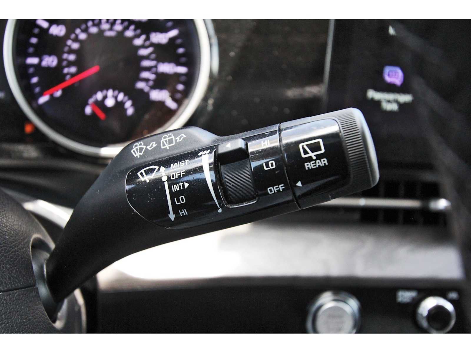 Used 2024 Kia Carnival EX FWD image 19