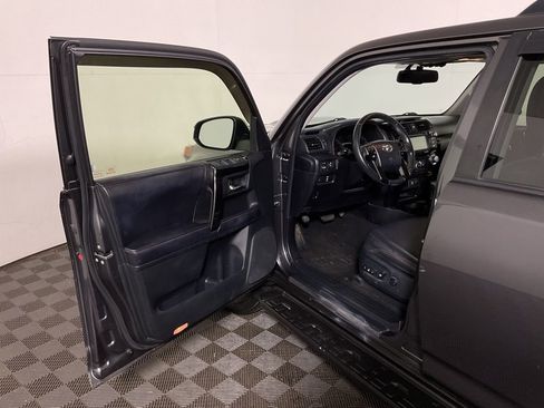 Used 2018 Toyota 4Runner TRD Off-Road AWD/4WD image 20