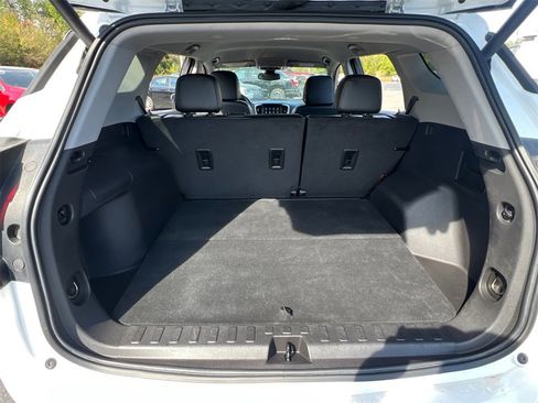 Used 2024 GMC Terrain SLT image 36