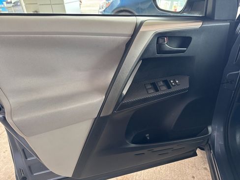 Used 2013 Toyota RAV4 LE image 10