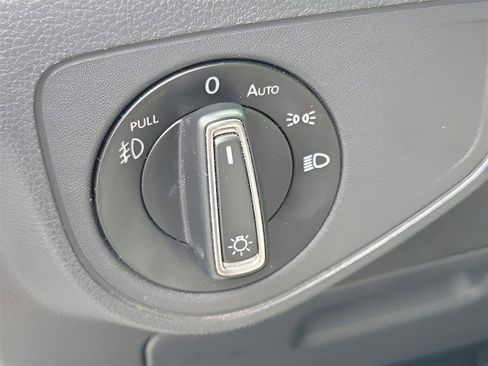 Used 2018 Volkswagen Atlas SEL FWD image 22