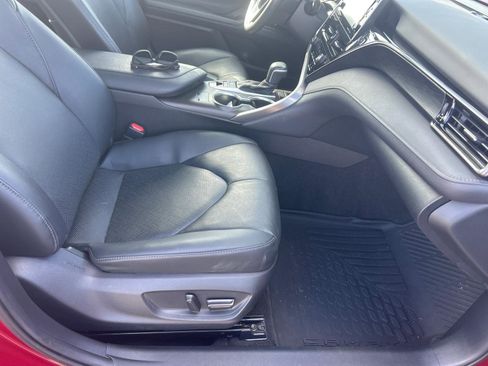 Used 2021 Toyota Camry XLE w/ Cold Weather Package image 11