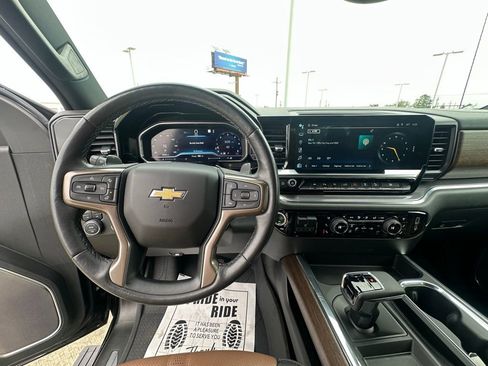 Used 2023 Chevrolet Silverado 1500 High Country w/ Z71 Off-Road Package image 12