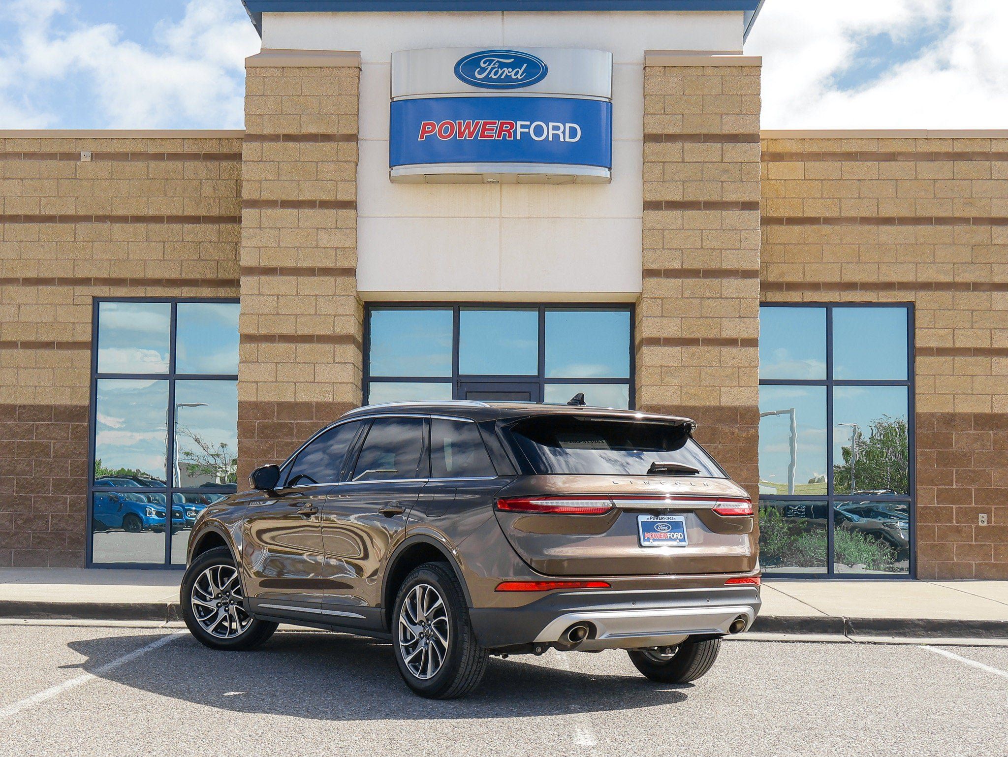 Used 2022 Lincoln Corsair AWD w/ Equipment Group 101A image 8