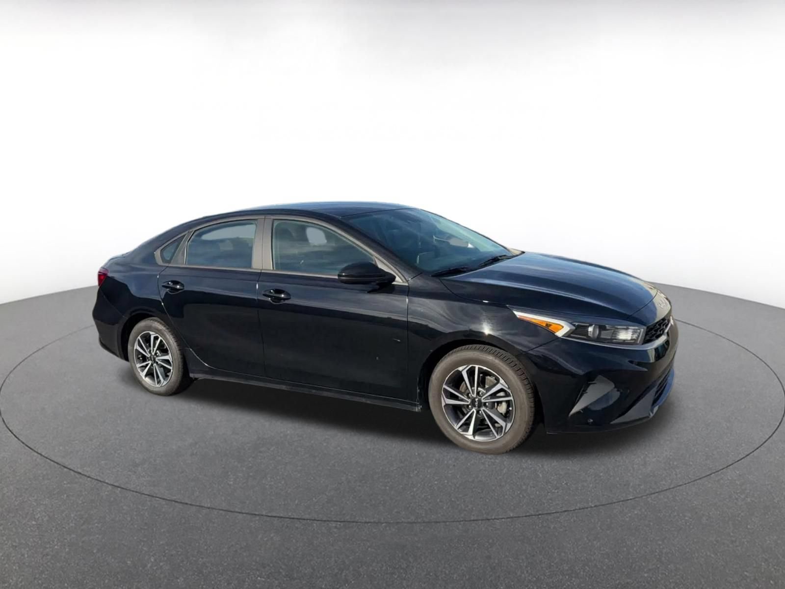Used 2024 Kia Forte LXS FWD image 2