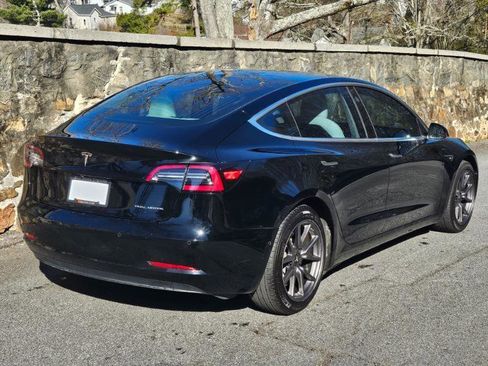 Used 2018 Tesla Model 3 image 11