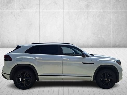 Used 2025 Volkswagen Atlas Cross Sport SEL R-Line image 5