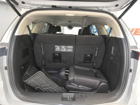 Used 2024 Kia Carnival EX FWD image 33