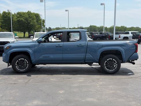 Used 2026 Toyota Tacoma TRD Sport w/ TRD Sport Upgrade Package AWD/4WD image 4