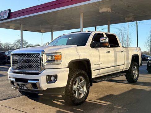 Used 2015 GMC Sierra 2500 Denali w/ Duramax Plus Package image 6
