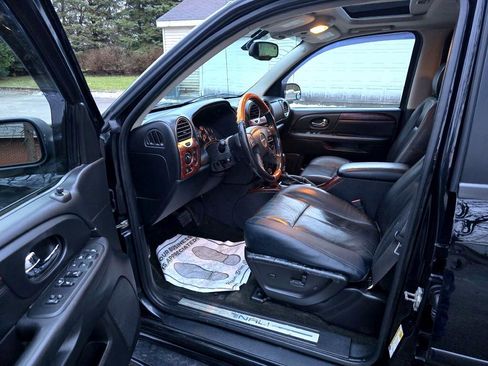 Used 2007 GMC Envoy Denali image 10