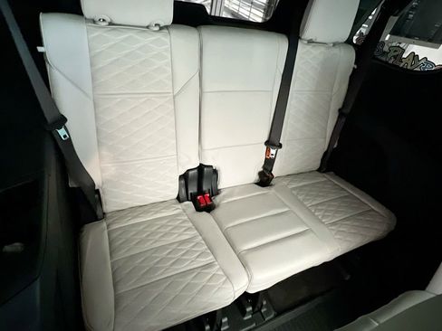 Used 2025 Cadillac Escalade V image 30