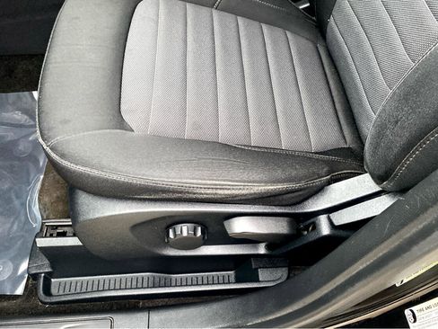 Used 2017 Ford Edge SE image 15