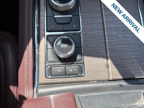 Used 2024 Ford Expedition Limited AWD/4WD image 33