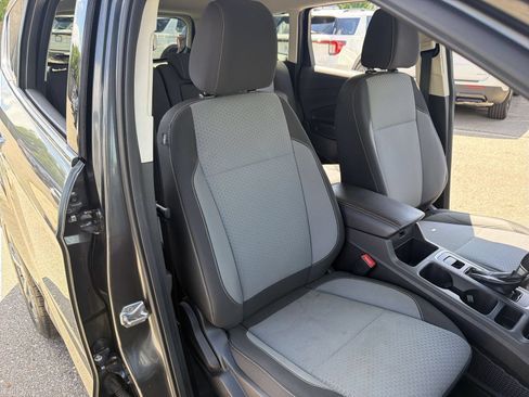 Used 2017 Ford Escape SE w/ Equipment Group 201A AWD/4WD image 22