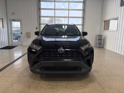 Used 2021 Toyota RAV4 LE image 9
