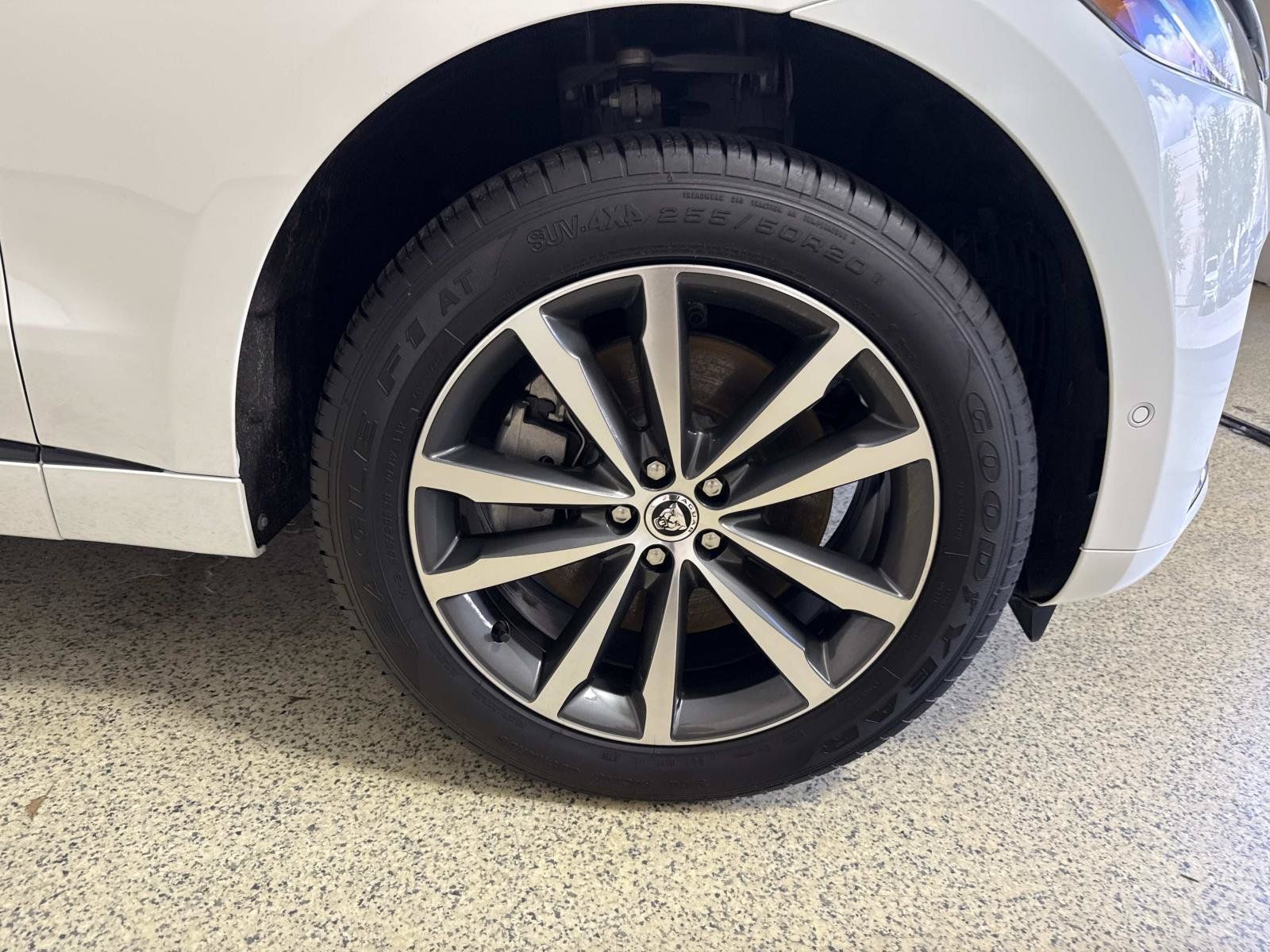 Certified 2026 Jaguar F-PACE R-Dynamic S AWD/4WD image 9