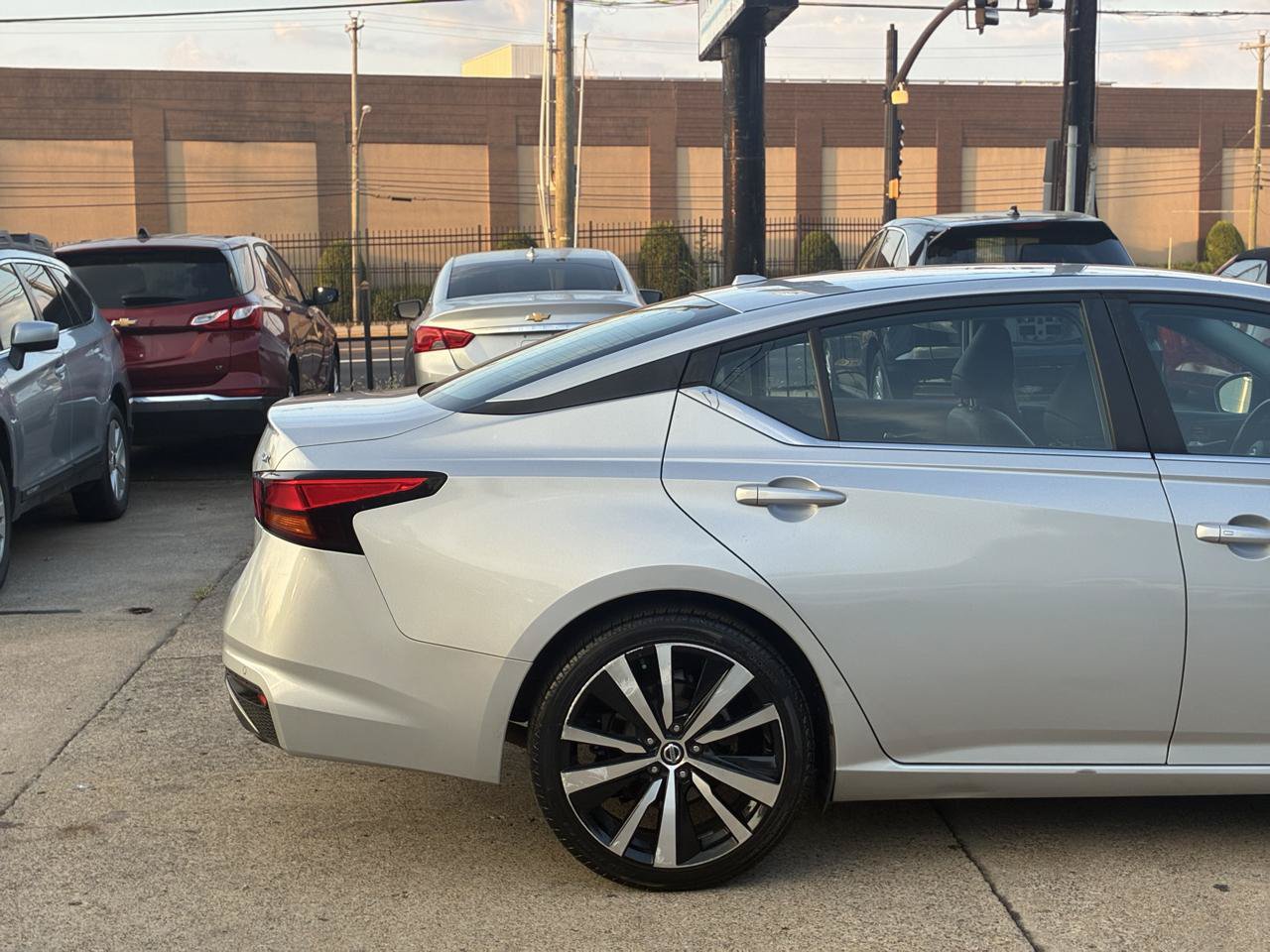 Used 2021 Nissan Altima 2.5 SR FWD image 6