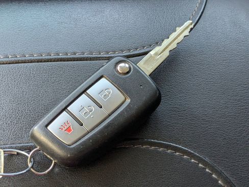 Used 2020 Nissan Rogue S image 25