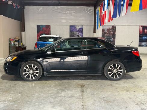 Used 2011 Chrysler 200 S image 4