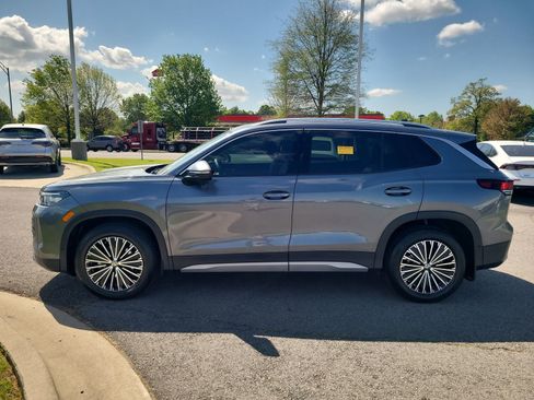 Used 2025 Volkswagen Tiguan S FWD image 6