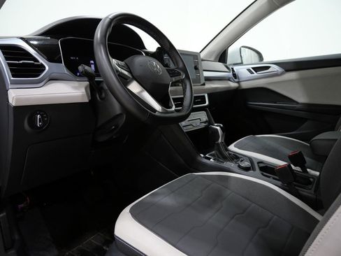 Used 2025 Volkswagen Taos SE image 10