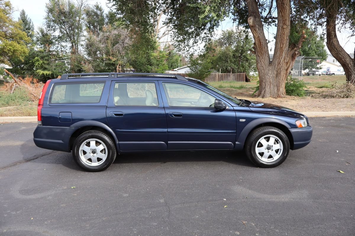Used 2002 Volvo V70 Cross Country AWD/4WD image 3