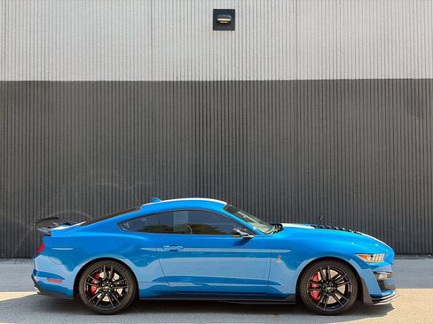 Used 2021 Ford Mustang Shelby GT500 w/ Technology Package RWD image 8