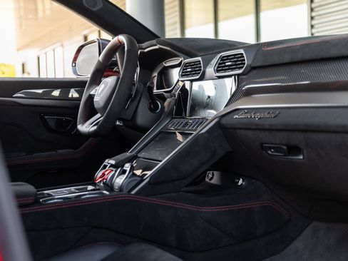 Used 2024 Lamborghini Urus Performante AWD/4WD image 58