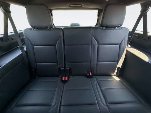 Used 2021 Chevrolet Suburban LT AWD/4WD image 17