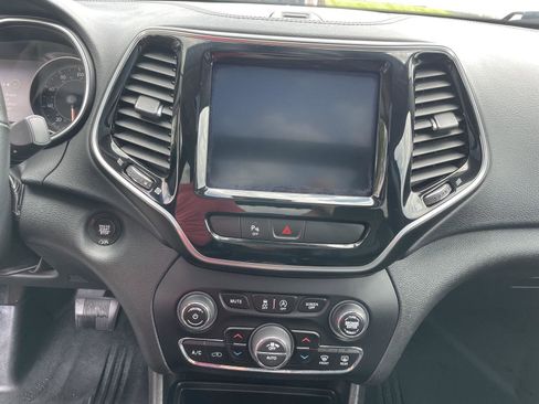 Used 2019 Jeep Cherokee Limited AWD/4WD image 13