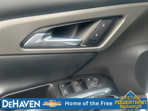 Used 2025 Chevrolet Traverse LT FWD image 23