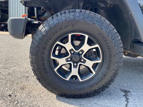 Used 2017 Jeep Wrangler Unlimited Sport w/ Quick Order Package 24S AWD/4WD image 25