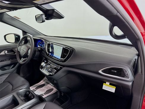 New 2026 Chrysler Pacifica Select image 32
