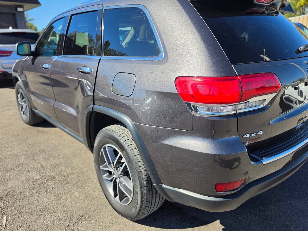 Used 2018 Jeep Grand Cherokee Limited AWD/4WD image 5