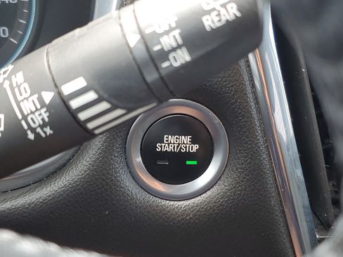 Used 2020 Chevrolet Traverse LT FWD image 26