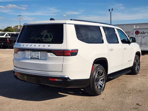 Used 2024 Jeep Wagoneer L 4WD w/ Premium Group I image 4