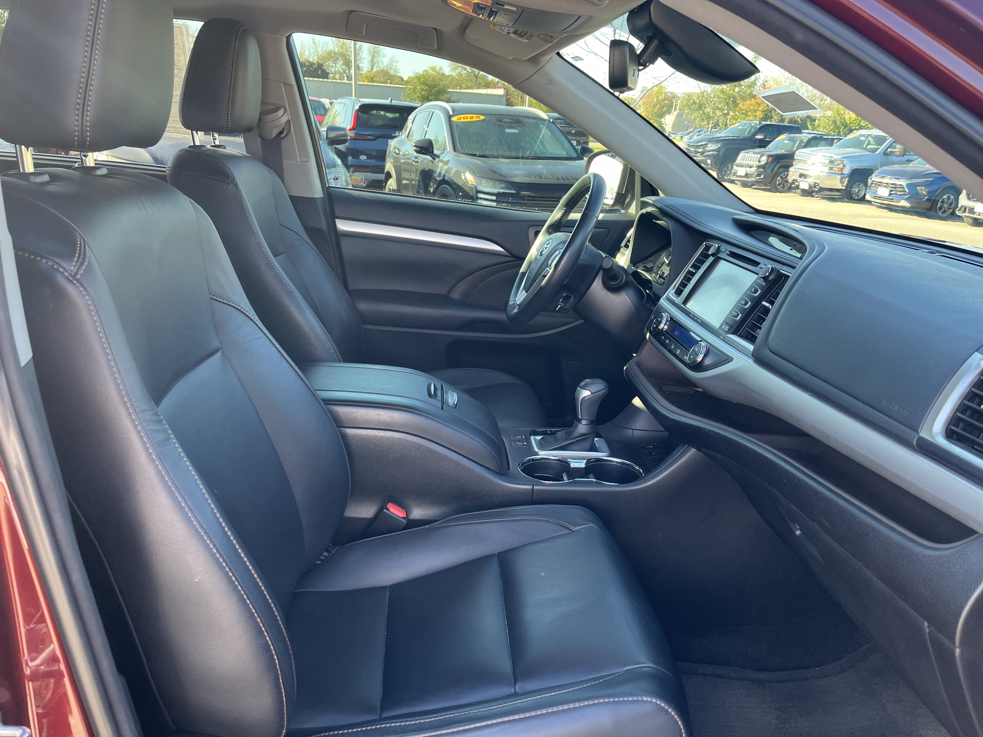 Used 2018 Toyota Highlander XLE FWD image 21