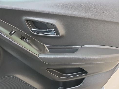 Used 2019 Chevrolet Trax LT w/ LT Convenience Package image 20