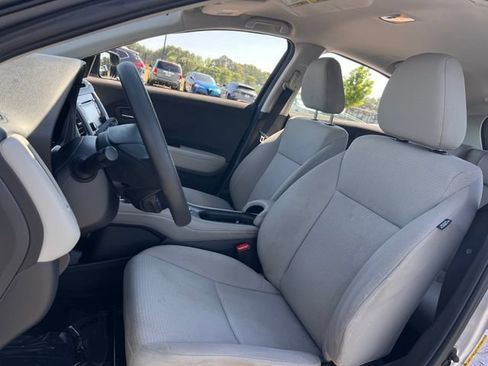 Used 2021 Honda HR-V LX image 12