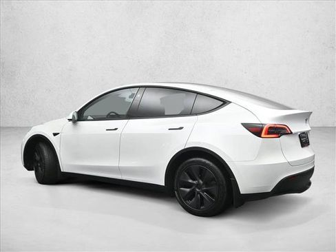 Used 2025 Tesla Model Y Long Range RWD image 6
