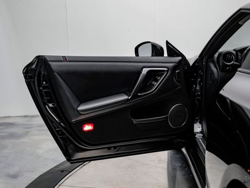 Used 2013 Nissan GT-R Premium image 73